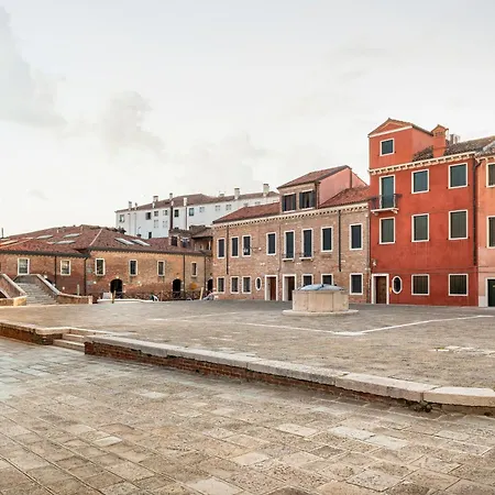 公寓 Domus Carla With Garden R&r