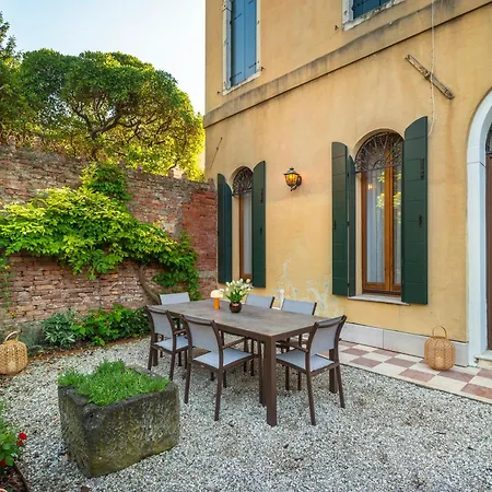 Domus Carla With Garden R&r