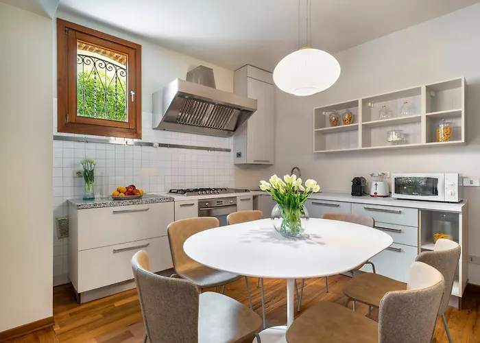 公寓 Domus Carla With Garden R&r *