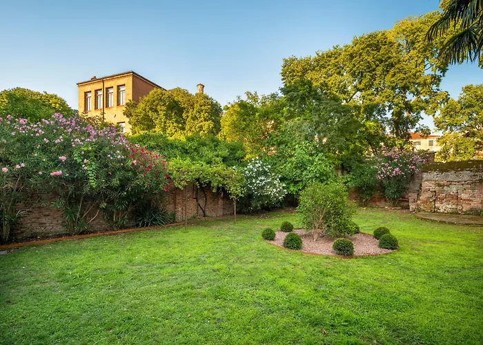 公寓 Domus Carla With Garden R&r