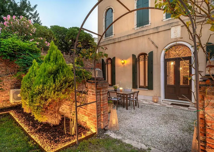 Domus Carla With Garden R&r