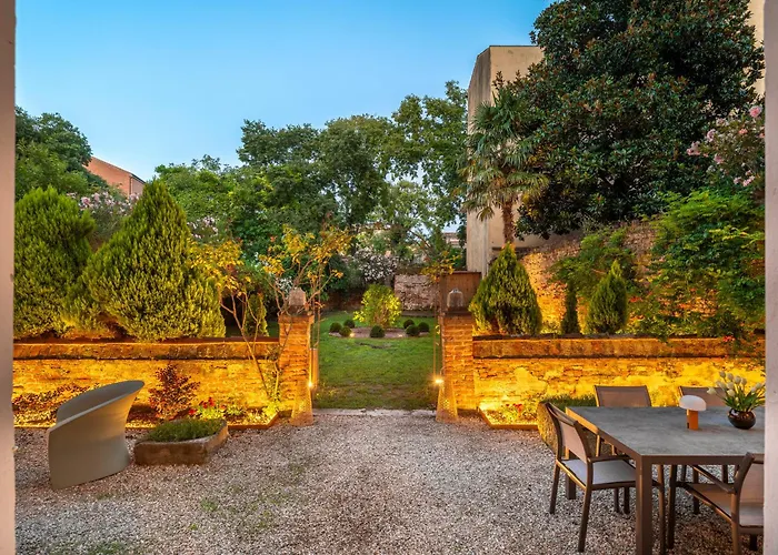 公寓 Domus Carla With Garden R&r *