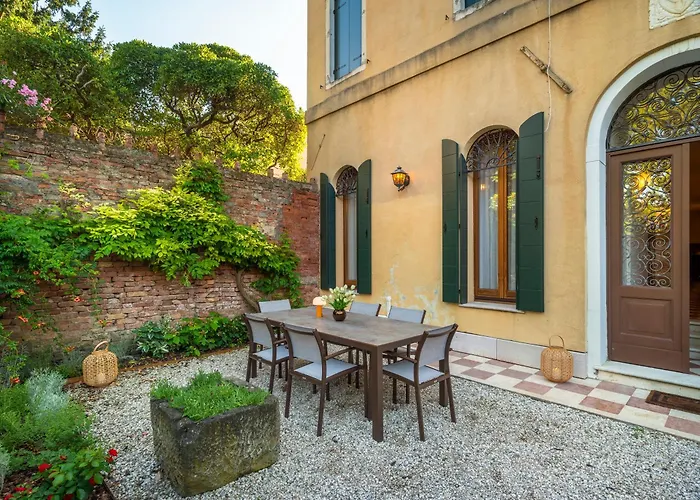 Domus Carla With Garden R&r