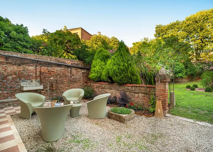 公寓 Domus Carla With Garden R&r